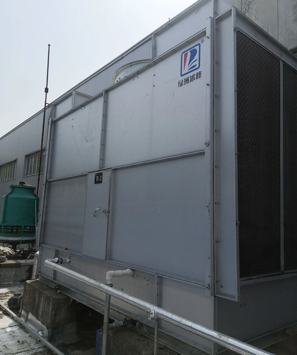 Customer Site Installation of Closed-Circuit Cooling Tower